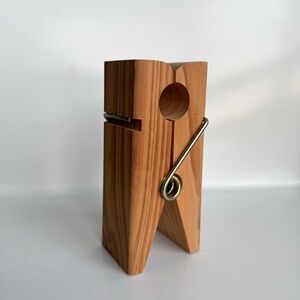 Oversize wooden push pin clip